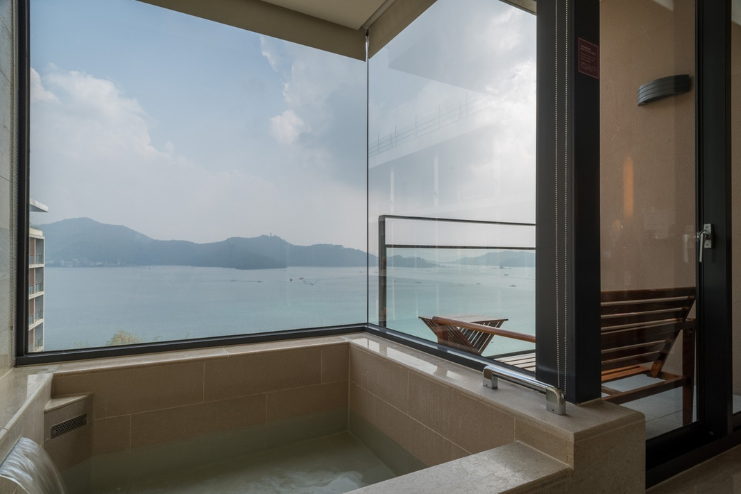 經典湖景大床房 