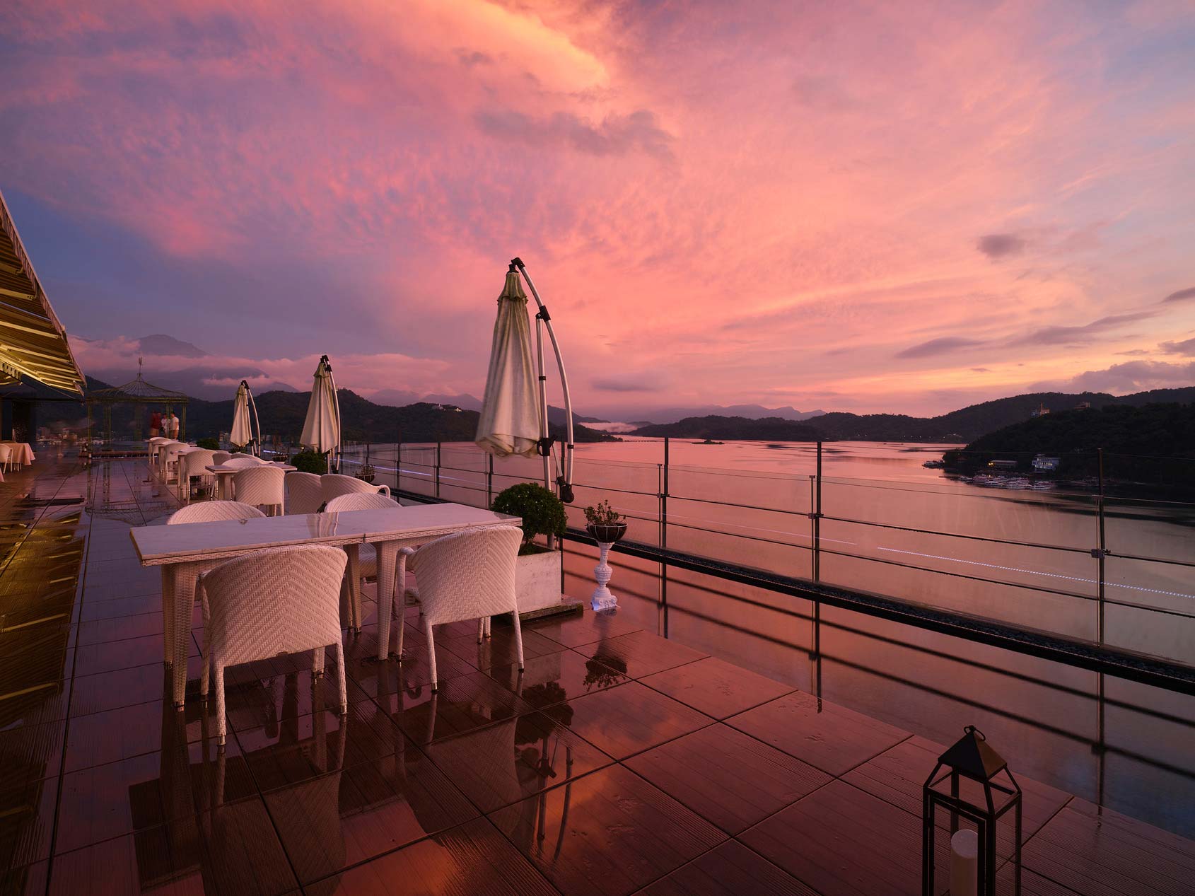 The Lakeside Feast Package