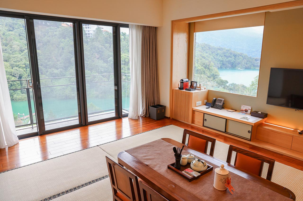 豪華山湖景和式房