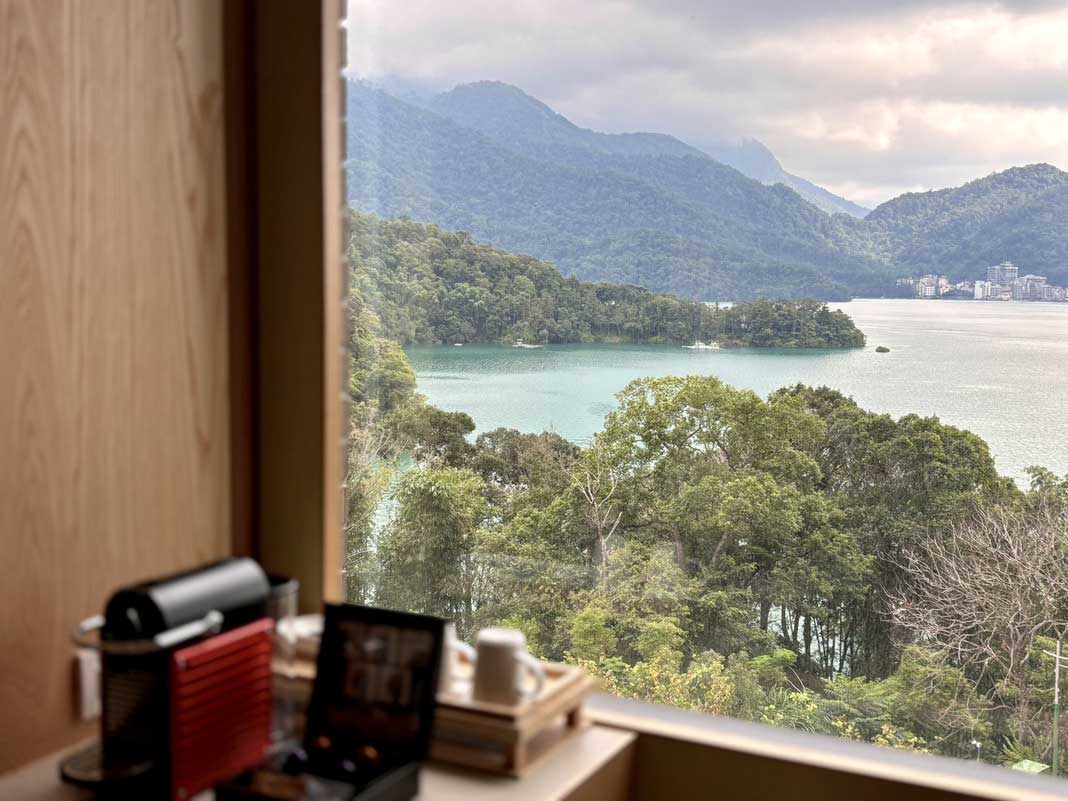 豪華山湖景和式房