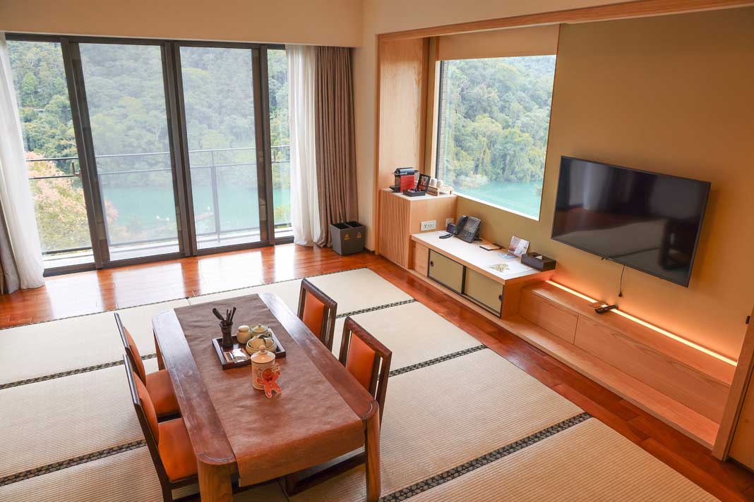 豪華山湖景和式房