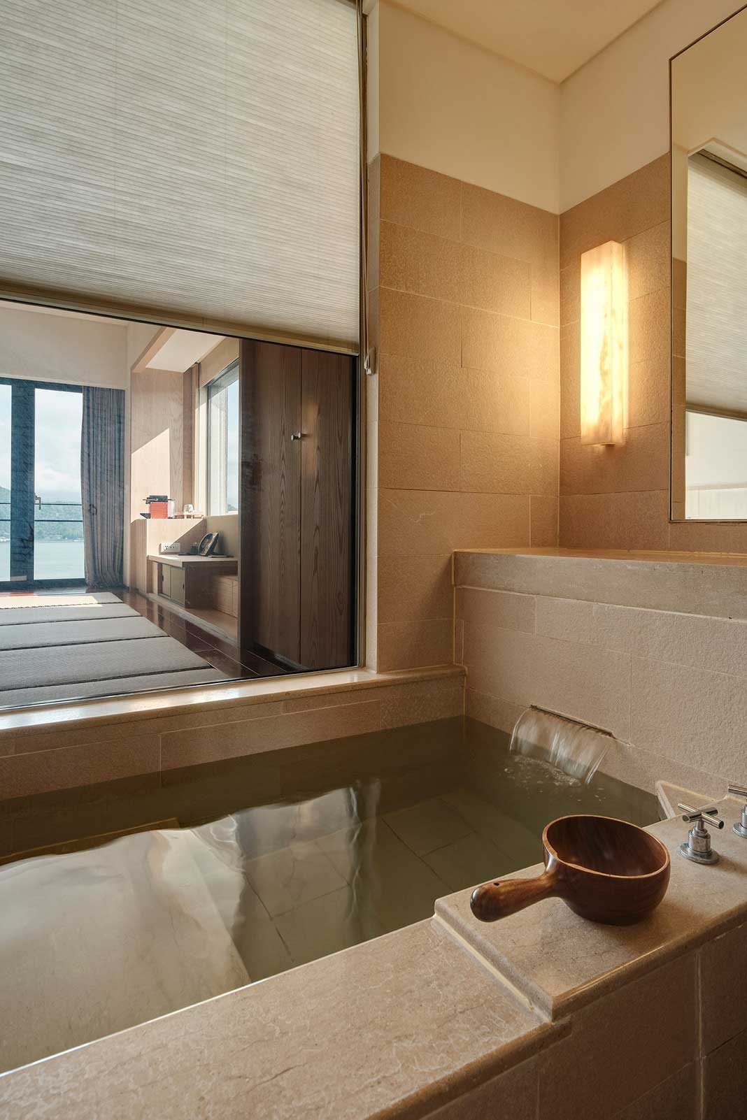 經典湖景和式房